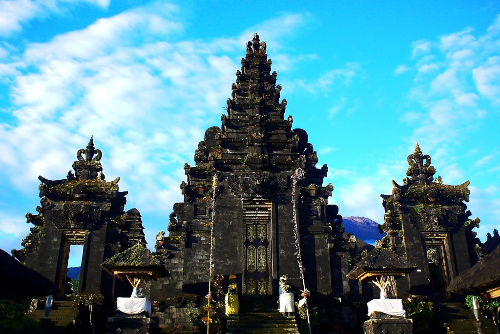 traditional-tropical-statue-buddha-hindu
